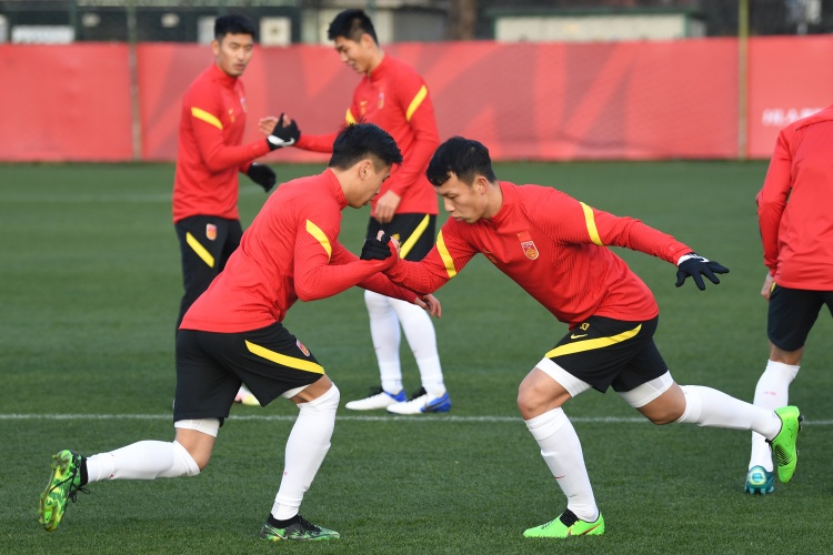 记者:“打包留洋”无成功先例,是试错成本高、性价比低的方案
