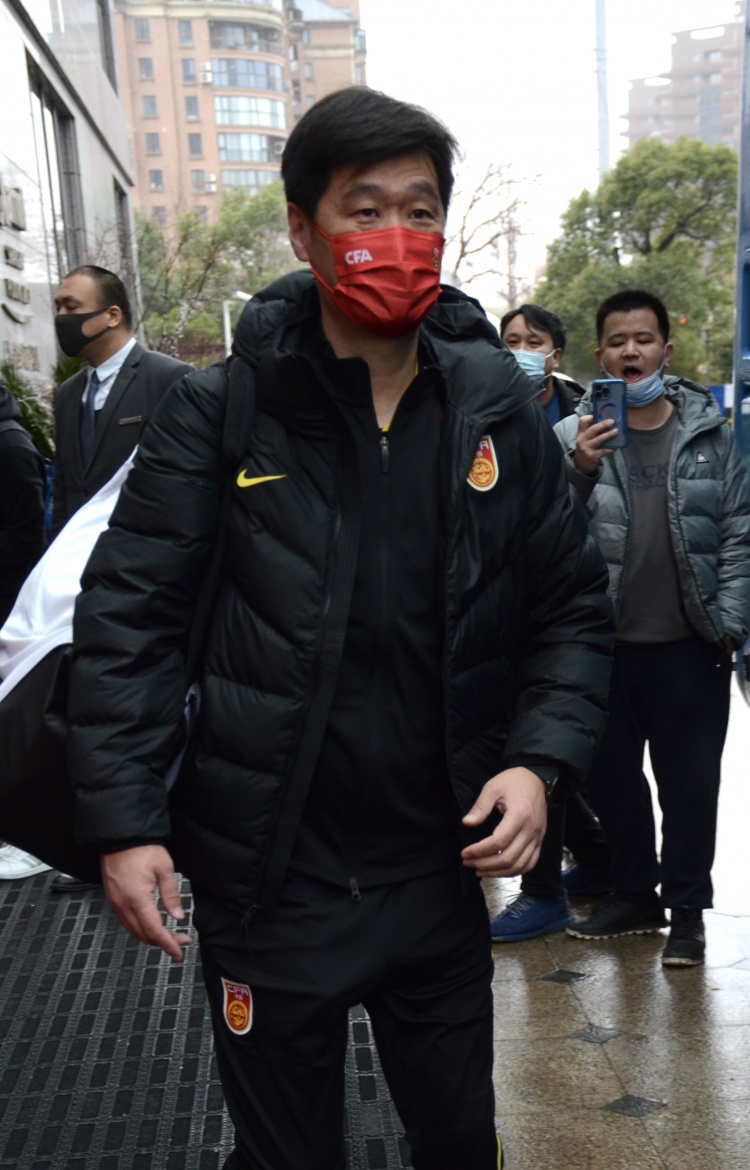 北青:国足航班延误3小时起飞,预计当地时间21点抵达迪拜