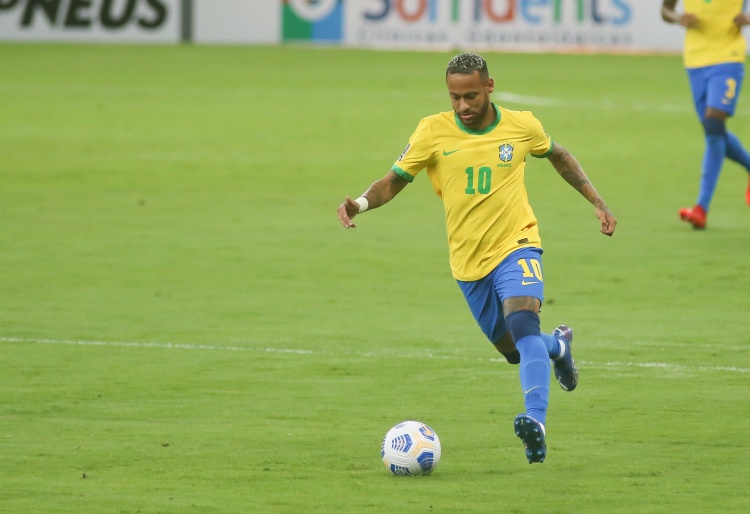 "内马尔当然会是巴西去赢得第六座世界杯冠军的王牌球员,他已经向球迷