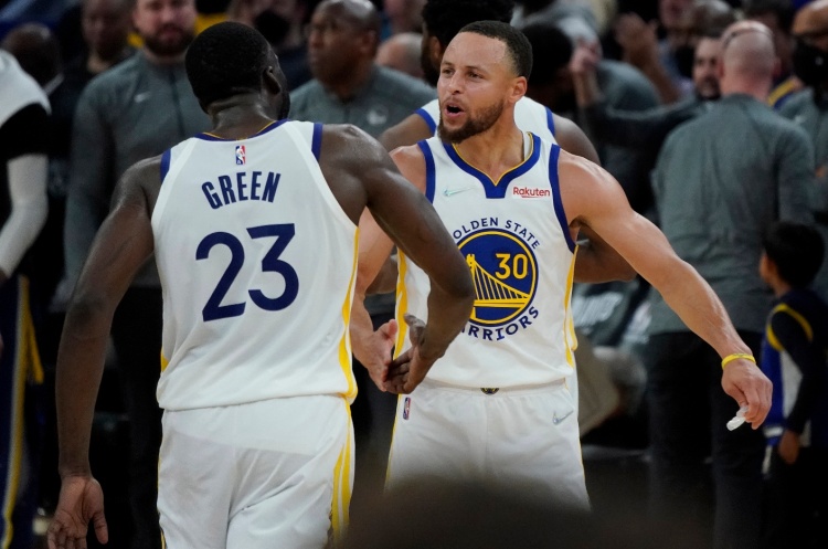 追梦谈库里：这可能是NBA历史上个人表现最伟大的一个赛季！