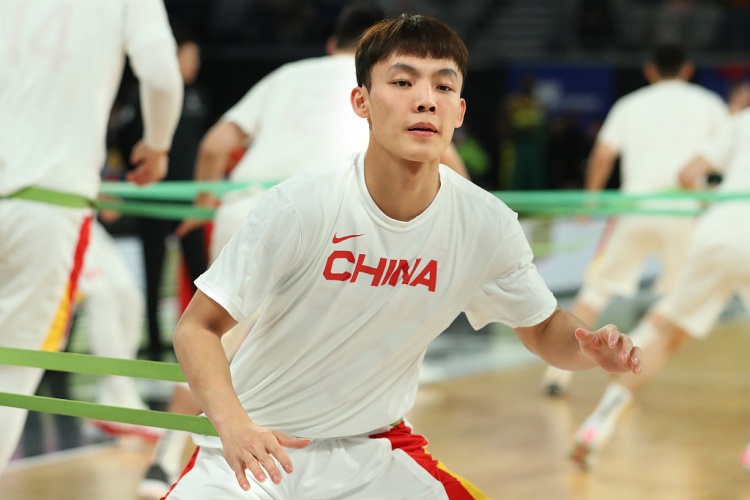 渐入佳境！徐杰出场25分钟 7中3得到11分3板3助