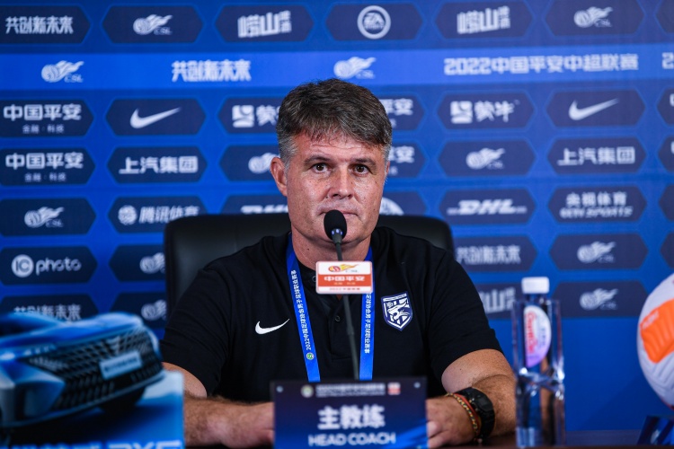 佩德罗:球员攻防两端都非常出色,对五名外援的表现都满意