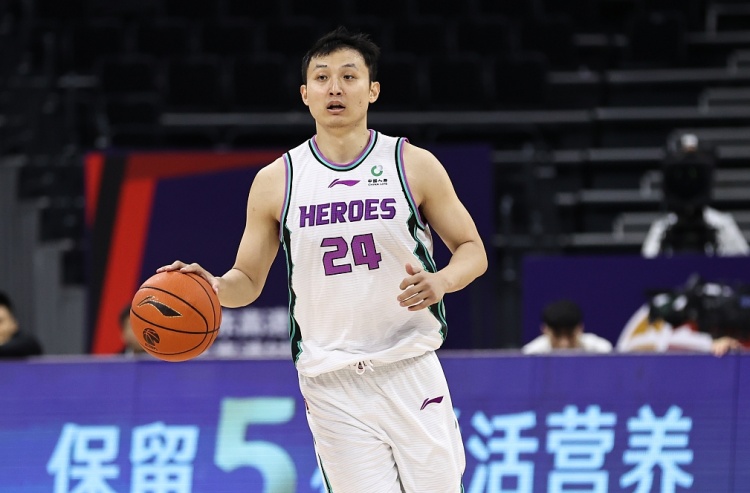 媒体人:王汝恒目前正在四川进行康复治疗 他并没有退役计划