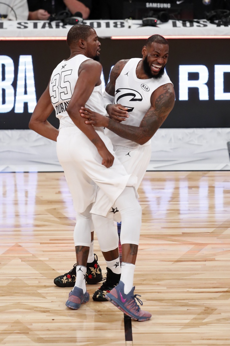 KD:我和詹姆斯改变了前锋的定义 我们俩交手时总是垃圾话不断