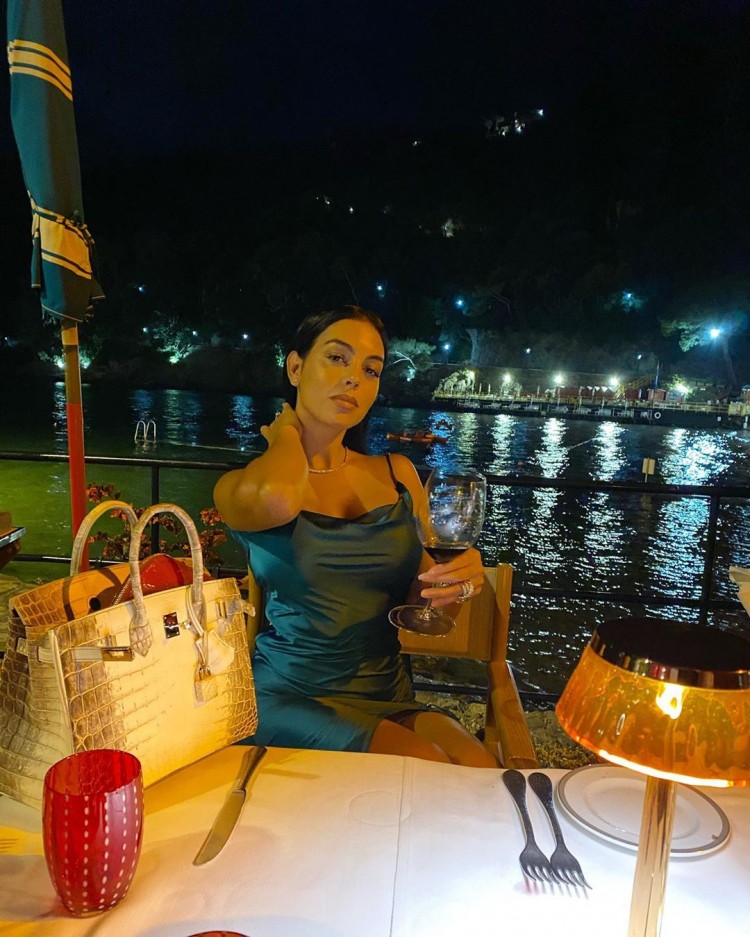 妹妹指责乔治娜没有给予经济援助:不愿帮我,也请帮帮我的孩子