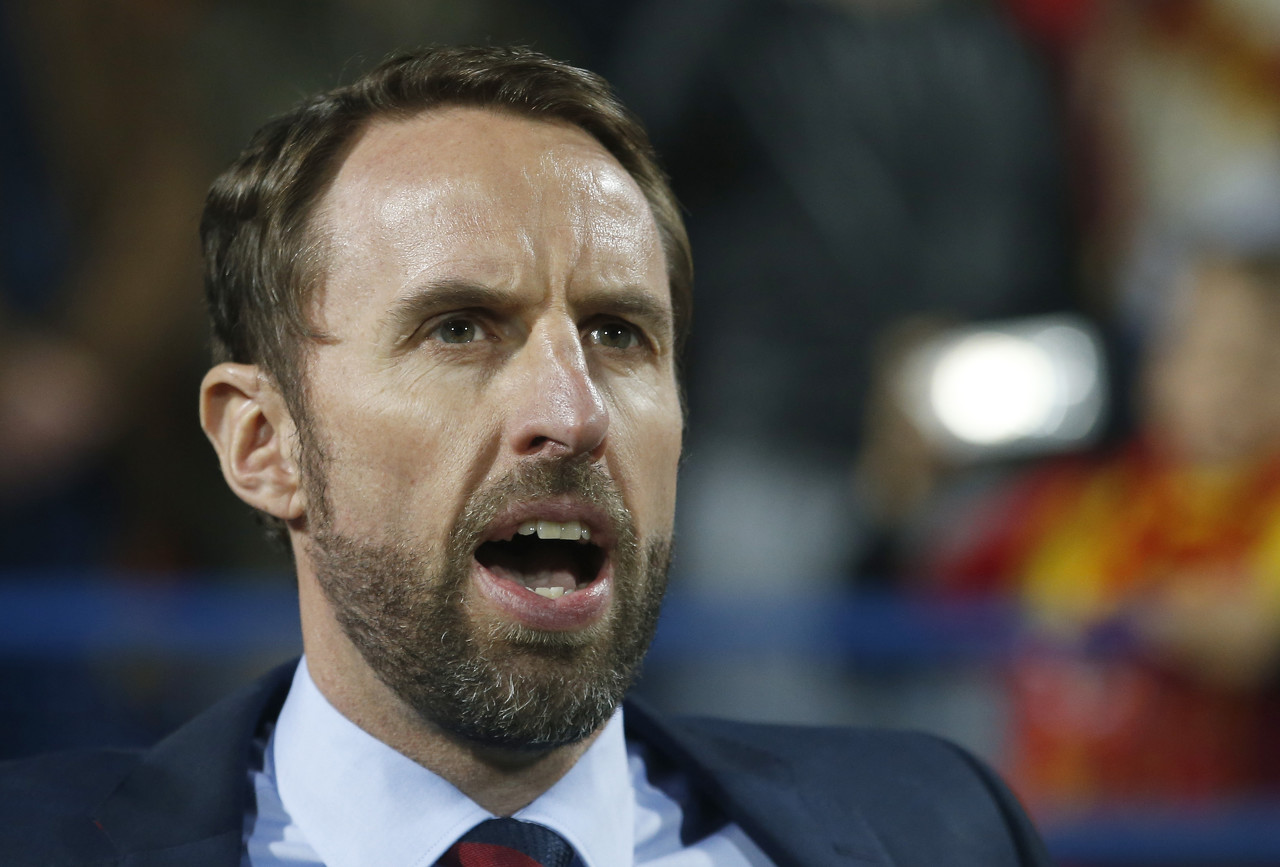 索斯盖特:裁判在首场比赛的判罚标准不一,会找机会和FIFA对话