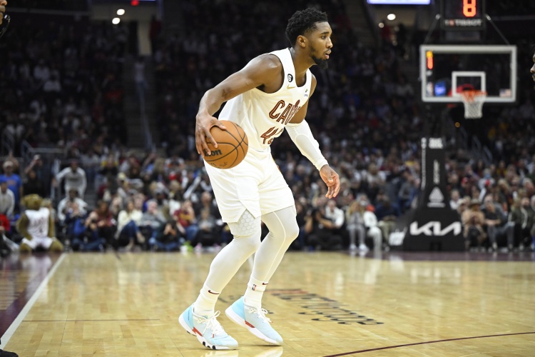 米切尔笑谈自己得到“MVP”呼声:那些呼声把我给整乱了
