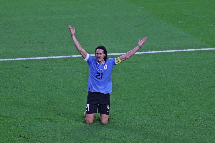 主持人:FIFA官员说C罗造点很聪明,为何卡瓦尼没得到点球?