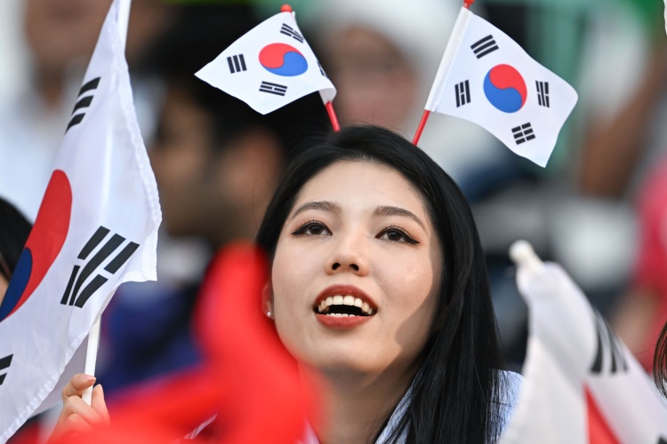 韩国vs乌拉圭现场欢呼声达131分贝,堪比摇滚现场居小组赛之首