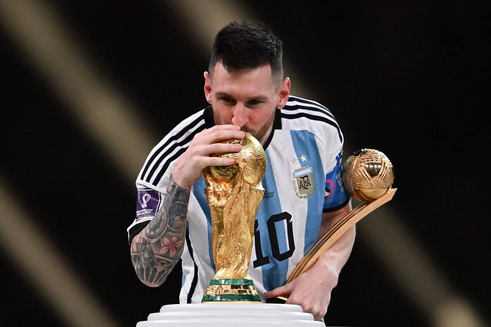 2022/23赛季梅西的个人年终总结:世界杯+法超杯,29场24球18助