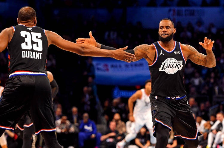KD:老詹长期高效的得分能力简直“荒谬” 所有球员都该送上尊敬