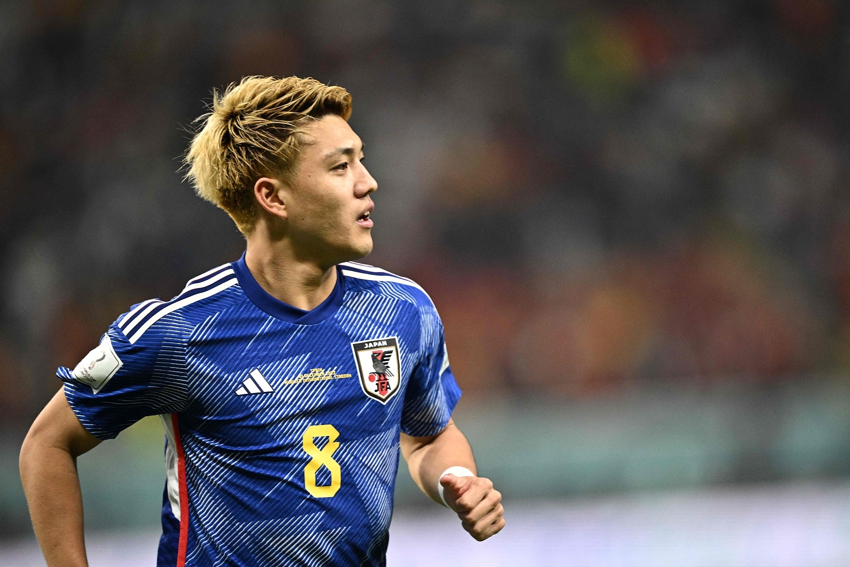 堂安律破门被吹&造点&4名日本球员同场,弗赖堡2-1逆转斯图加特