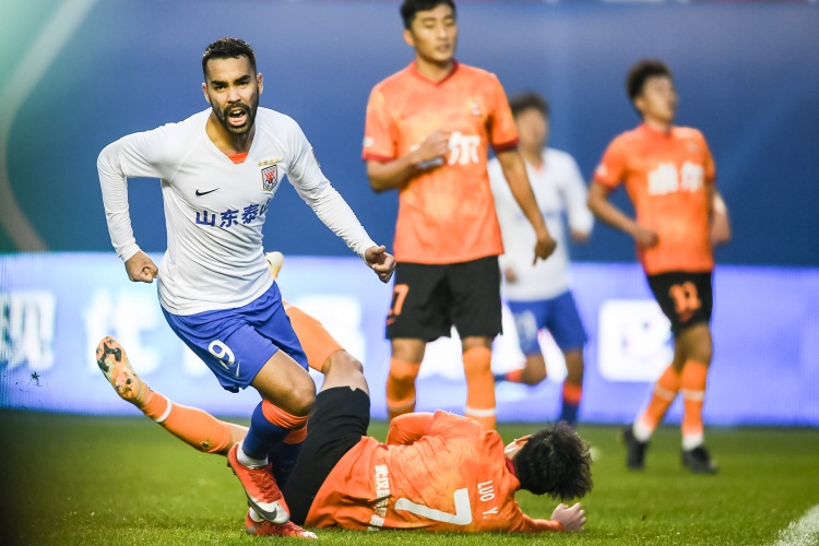 记者:泰山队上海集训还将热身3场 德尔加多、莱昂纳多很难留队