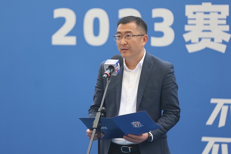 申花新董事长:我在从事一个ChatGPT都没有方向的职业
