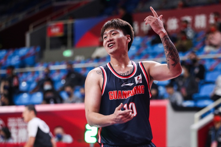 全能战士!赵睿全场11中4 得到9分7板8助攻1抢断