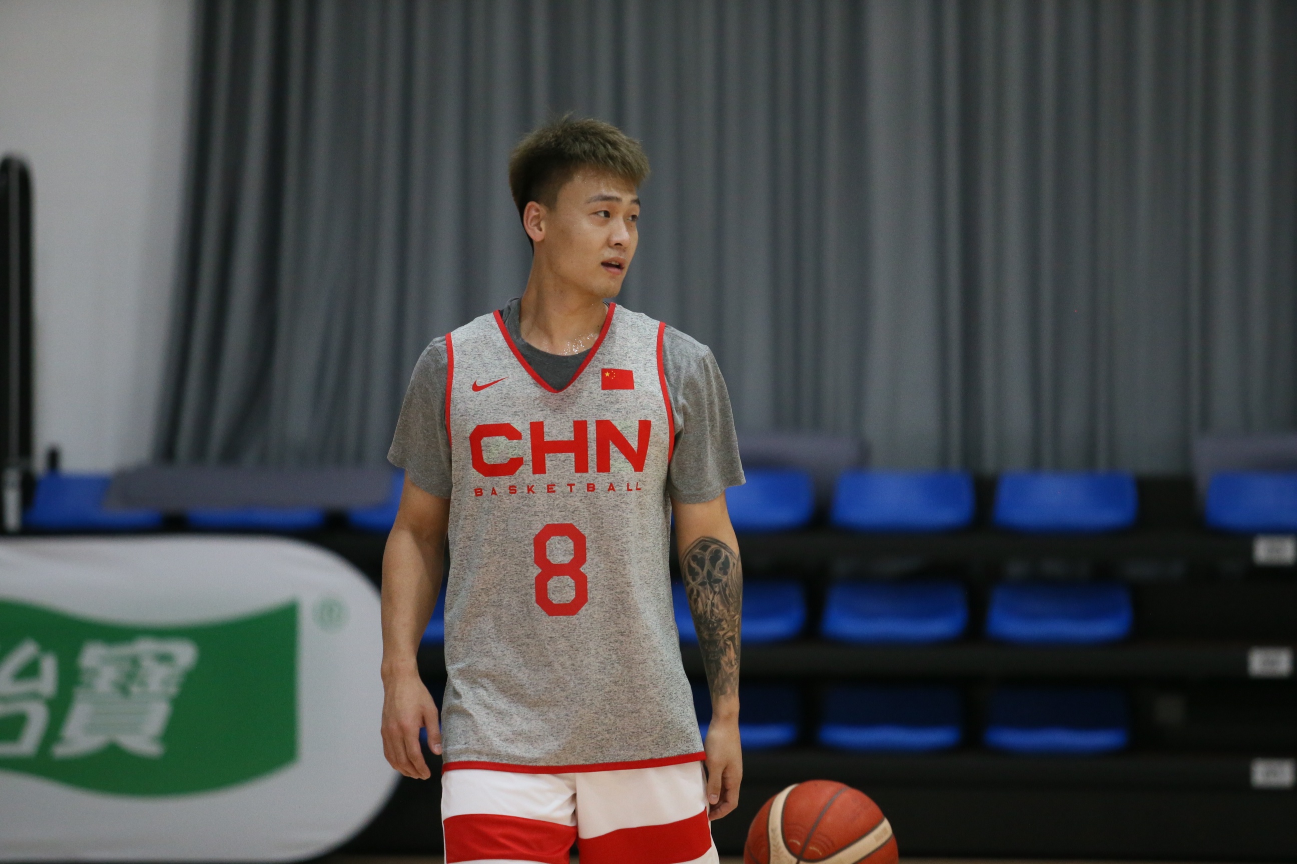 媒体人:赵睿一场没打好没必要 下场打好了又得换一副面孔了