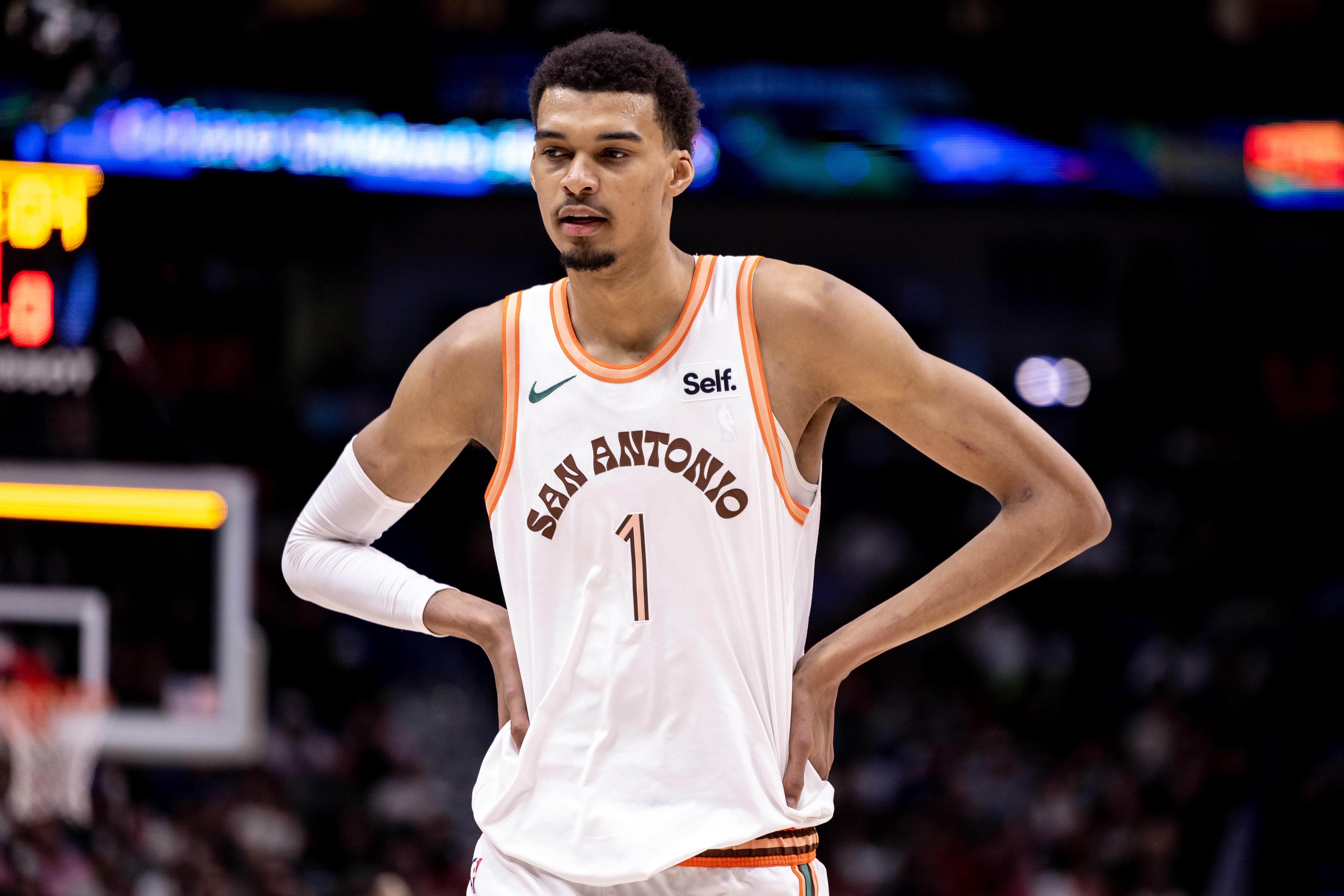 文班亚马:我们不了解NBA的很多事 保罗愿意将他的知识传授给我们