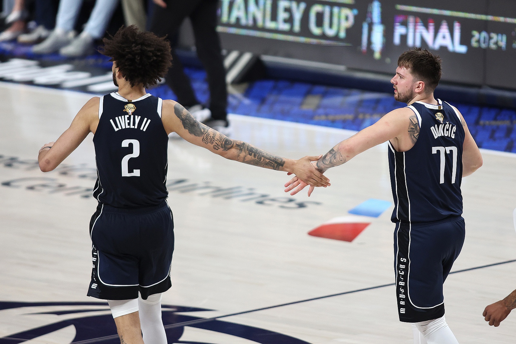 莱夫利:刚和东契奇打5V5时他连续让我吃饼 他会给我传各种空接