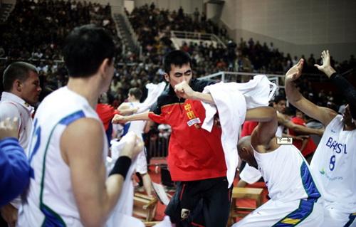 中国男篮vs巴西