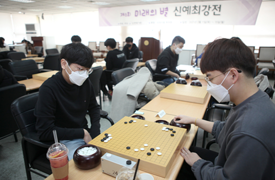 第6届未来之星新锐最强赛11日在首尔城东区韩国棋院以32强淘