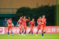中超联赛山东泰山4-2深圳费莱尼双环徐新闪电