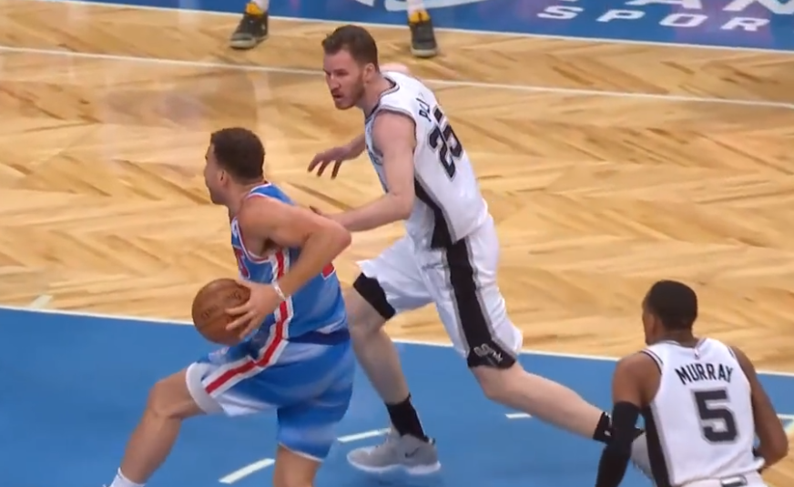 NBA-杜兰特14 7 7哈登18 7 11网队轻取马刺