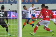 半场:广州1-0山东泰山杨李煜一刀破门