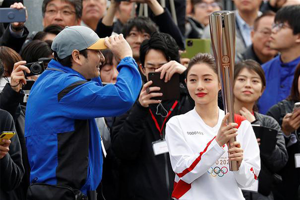 30多位日本著名人士辞职 奥运火炬手为什么辞职？