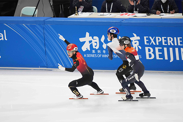 3女将出战短道速滑1000米决赛！