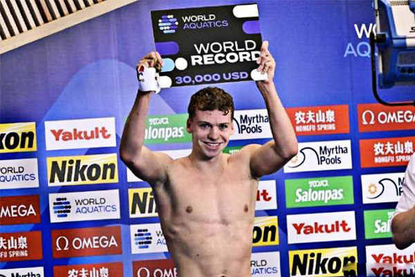 人类游泳历史最长寿世界纪录破了！