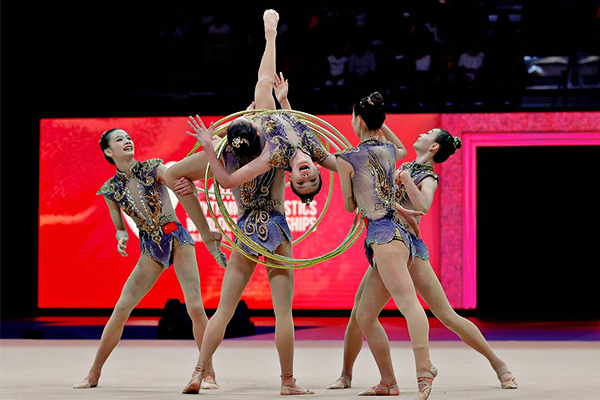 中国艺术体操队首夺世界冠军！