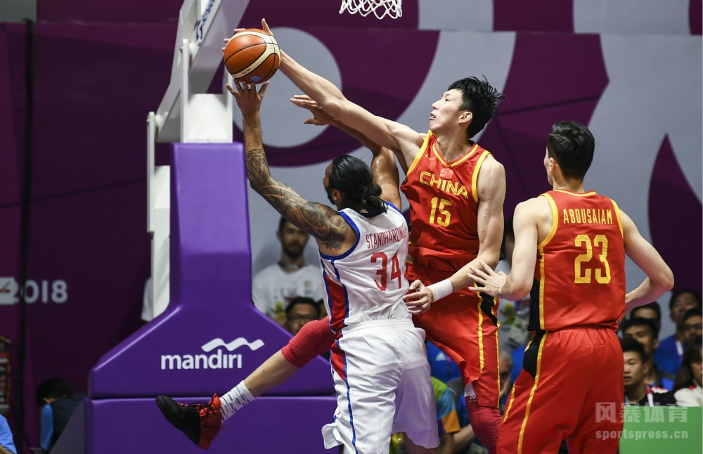 亚运会：中国82-80菲律宾 周琦25分12篮板7盖帽