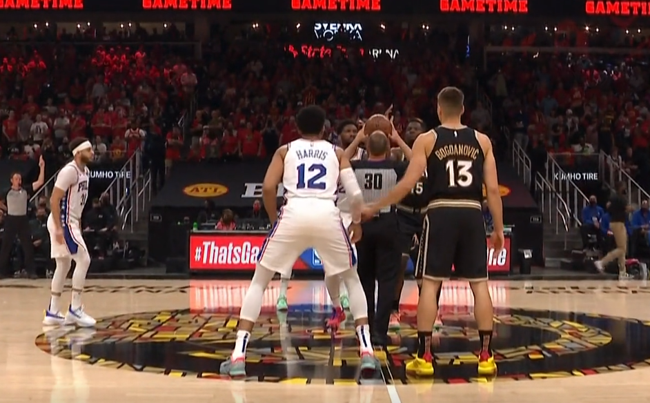 NBA-特雷-扬25 18恩比德17 21老鹰险胜76人