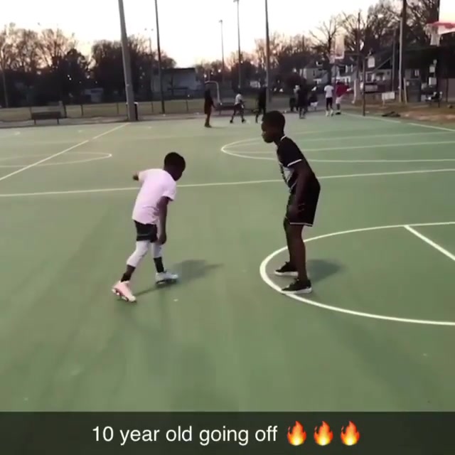 这位10岁小朋友的球技如何？