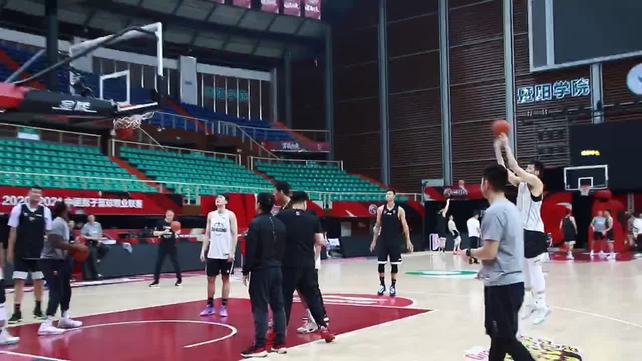 好久不见！阿联现身广东总决赛赛前训练