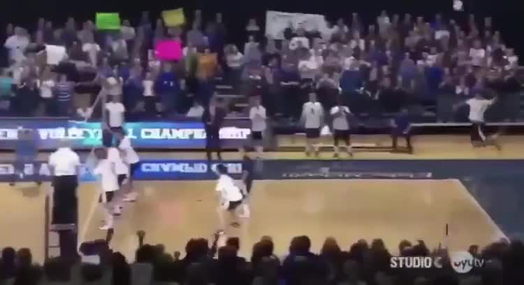 铁头功+胸口碎大石！网友恶搞迪亚斯本场铁血防守