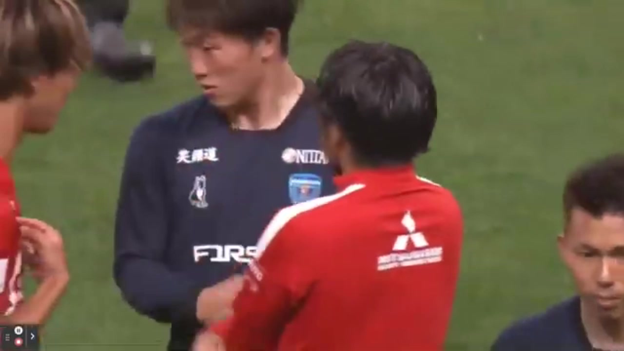 这表情亮了！日本球员扇耳光问候对手
