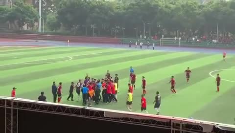 国际级裁判金京元执法重庆市运动会，遭遇球员殴打