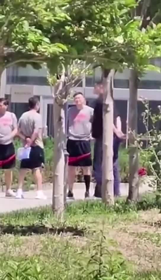 姚明现身北体大，视察集训中的中国男篮