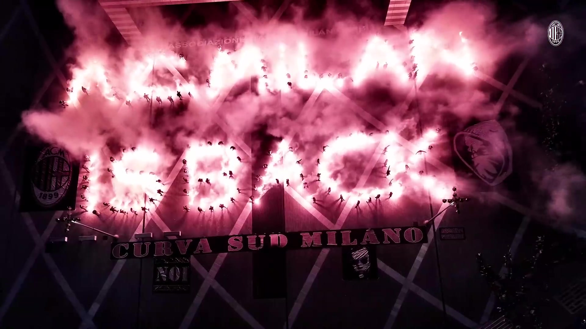 来啦！米兰官方拍摄球迷烟火庆祝视频