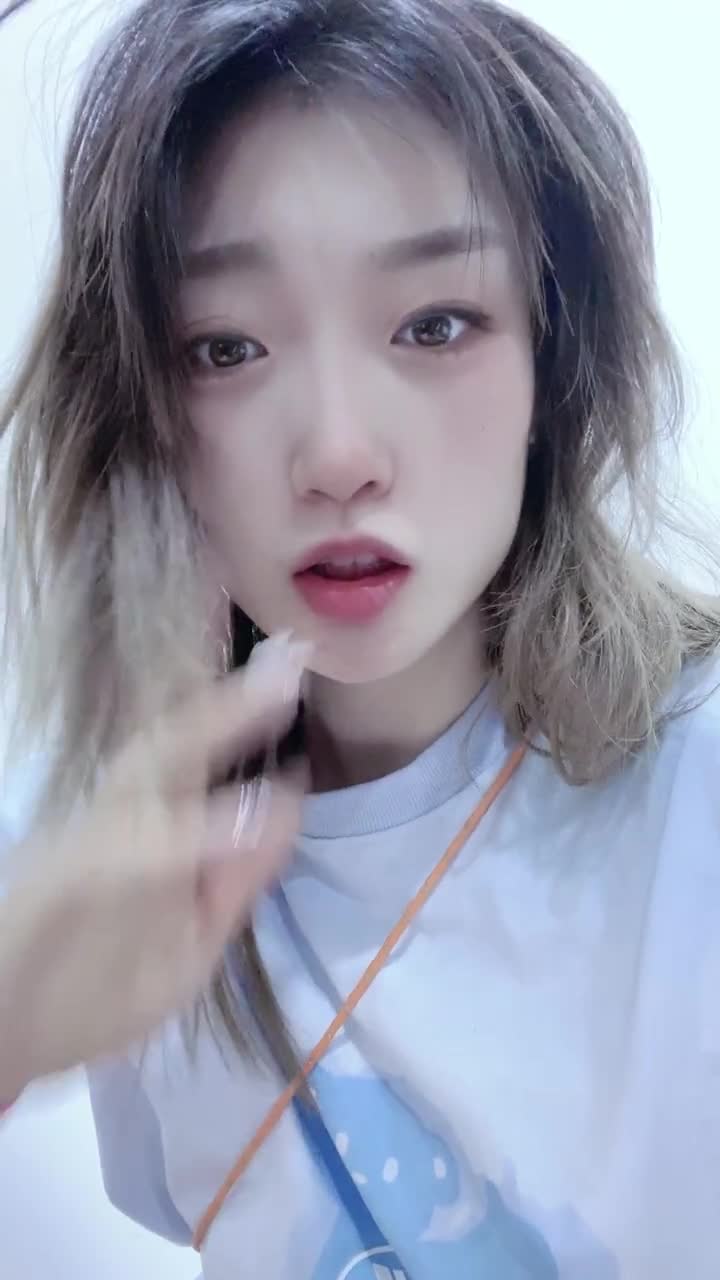 李梦超可爱自拍！有没撩到你？