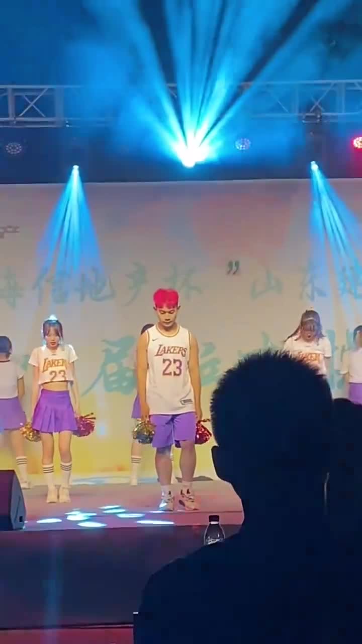果然，男人骚起来就没女的什么事了！