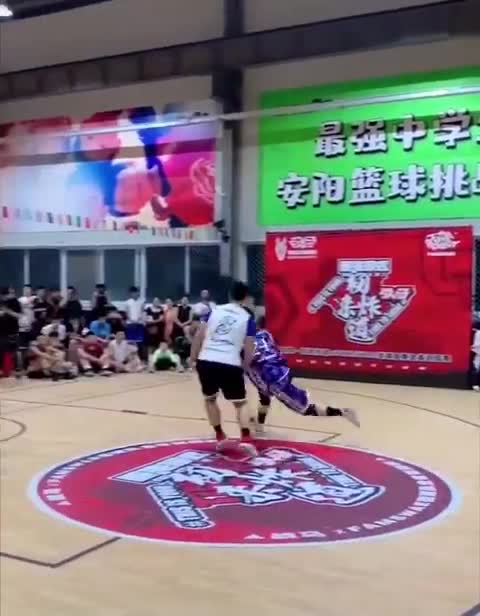 河南格里芬！1米85刘守元 野球场各种扣、急停跳投一绝