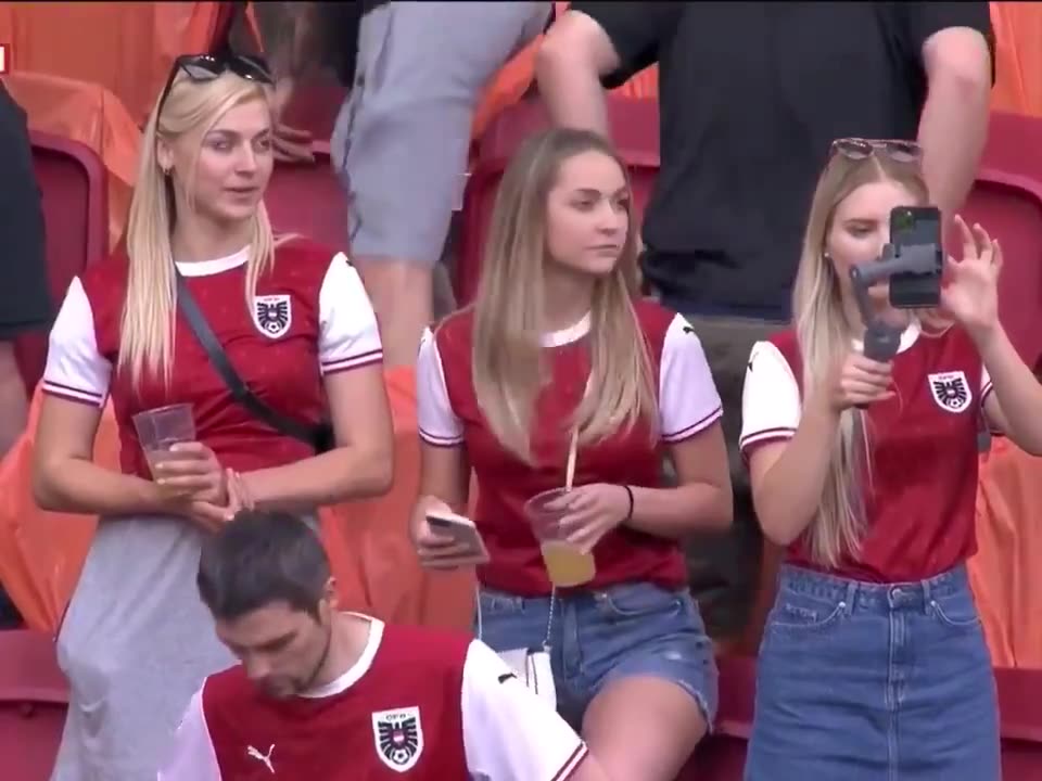颜值如何？奥地利美女球迷组团看欧洲杯