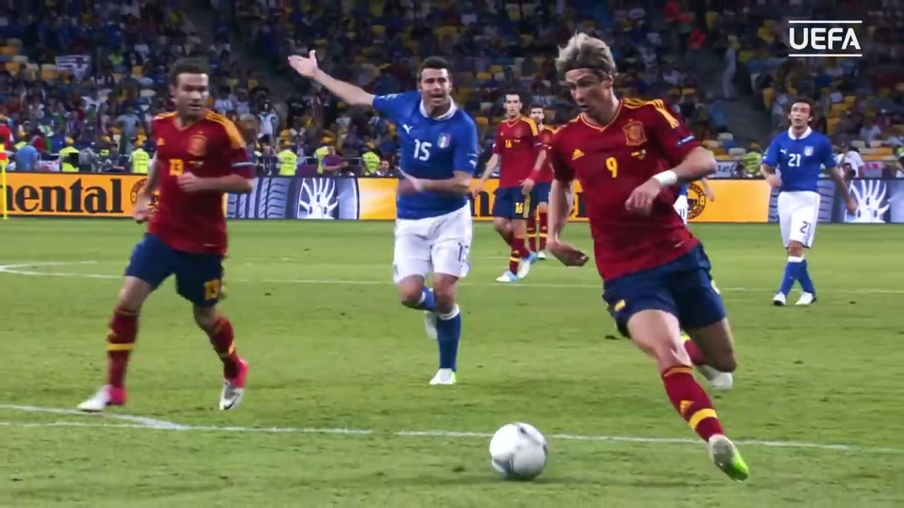 托雷斯、席尔瓦破门！2012年欧洲杯决赛 西班牙4-0意大利夺冠