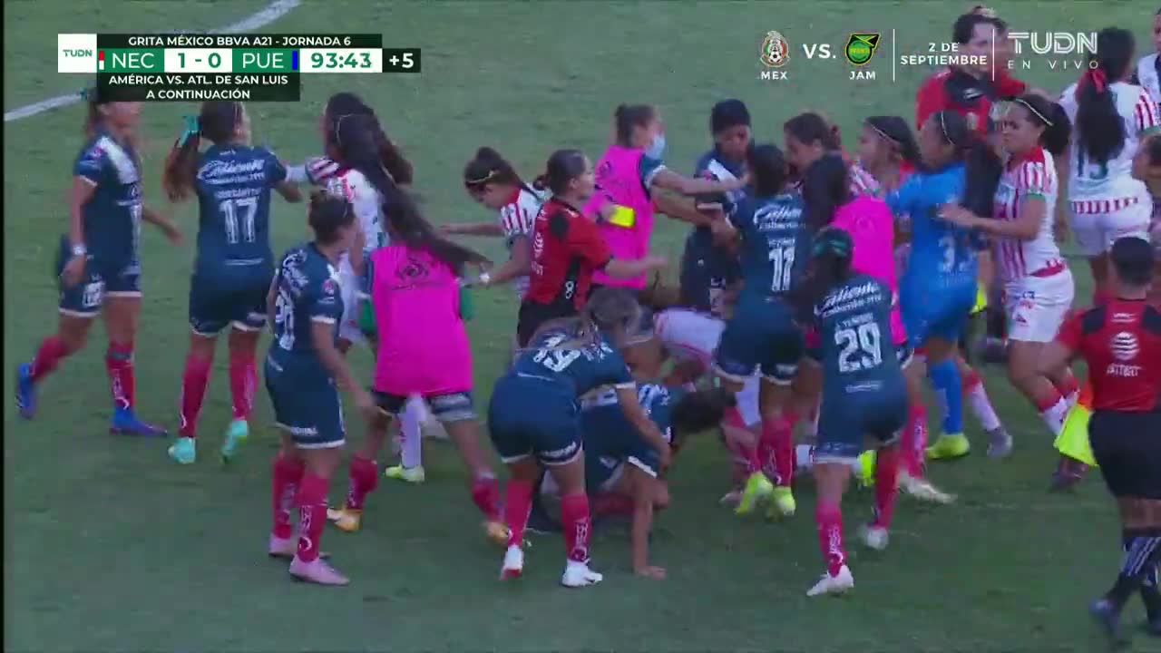 火爆！墨西哥女足联赛惊现大规模冲突