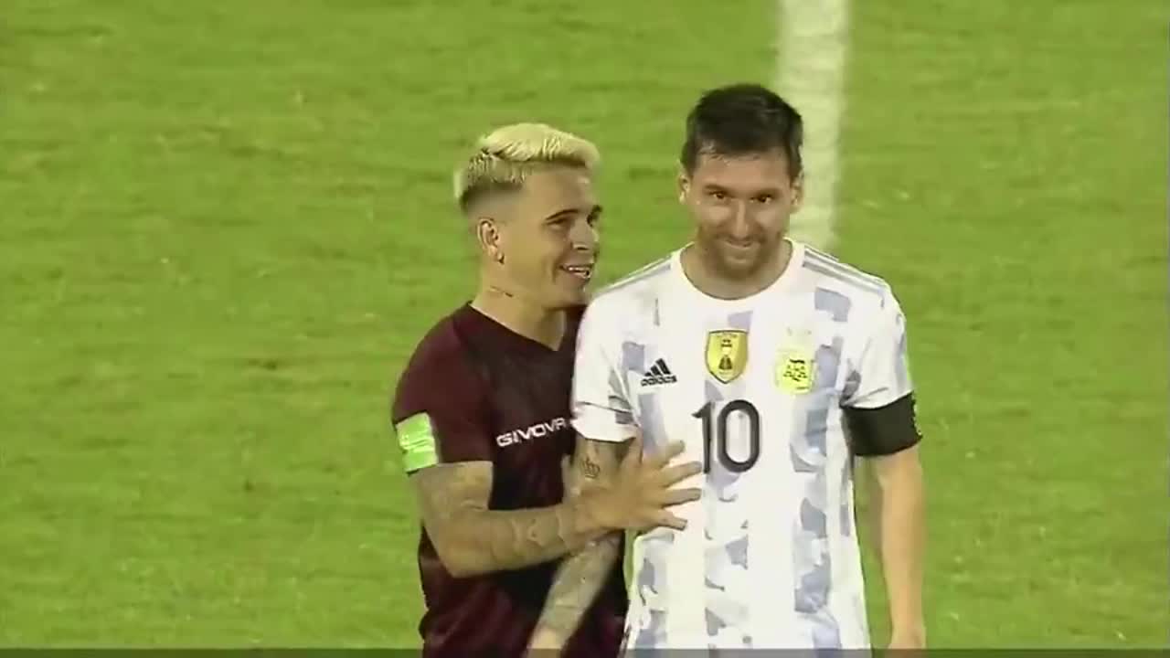 梅西表情亮了！委内瑞拉球员进球后抱梅西