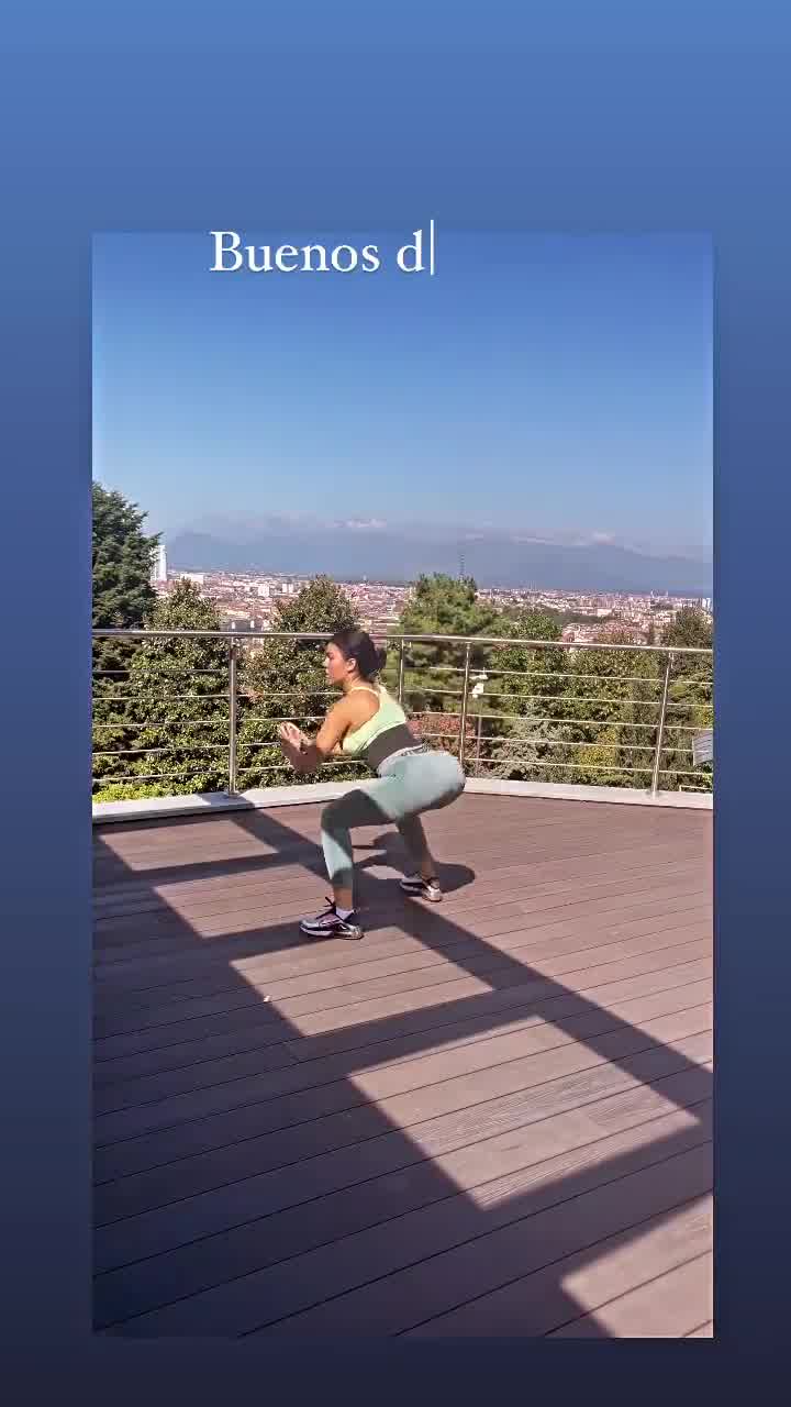 乔治娜晒性感健身视频
