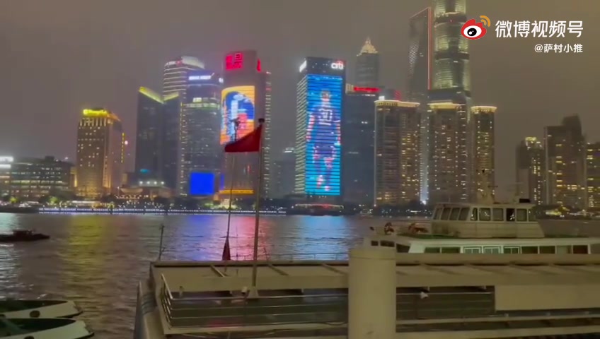 排面！上海梅西球迷包下外滩大屏幕祝贺梅西夺美洲杯以及新征程