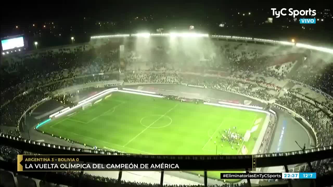 梅西很开心！阿根廷赛后灯光秀庆祝美洲杯夺冠